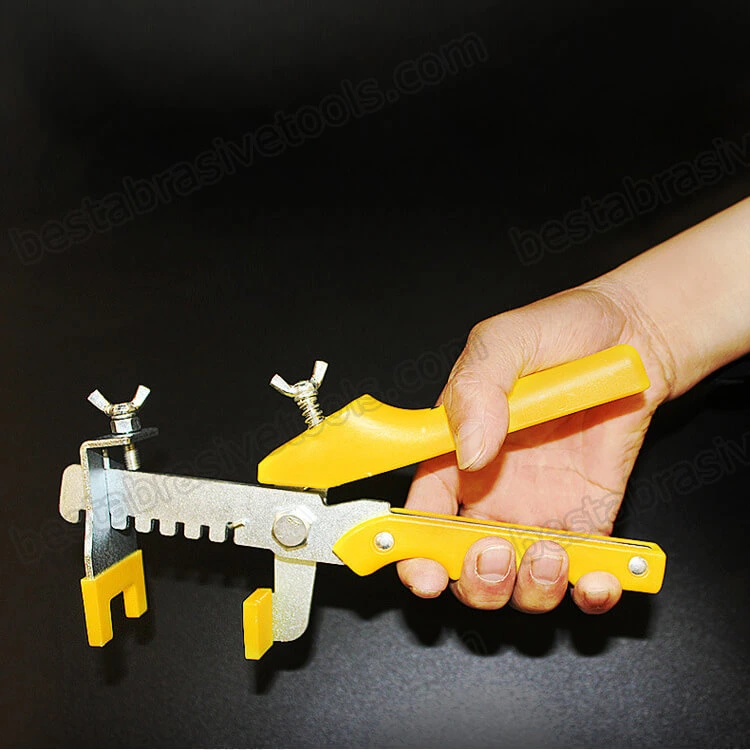 Pliers for tiles leveling system